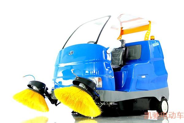 驾驶式电动扫地车